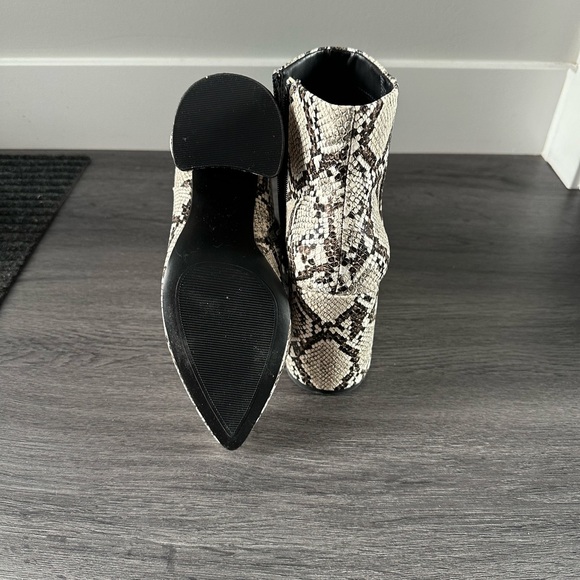 Steve Madden block heel booties - Picture 6 of 7